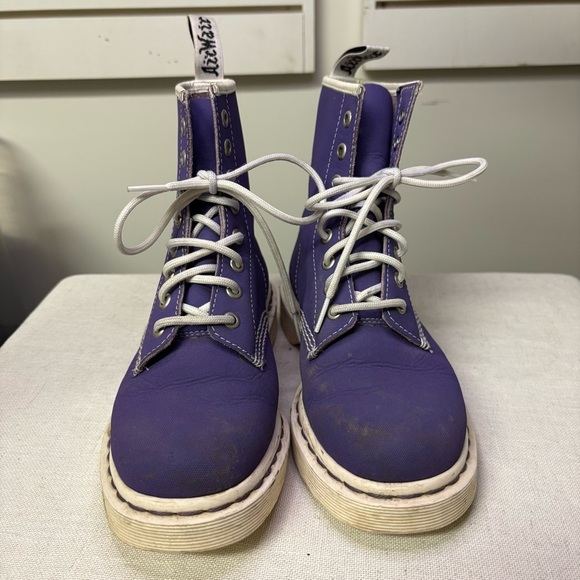 Dr Martens 13450 Mens 6 Women’s 8 RARE Purple White Sole Lace Up Boots Like New - Picture 2 of 11